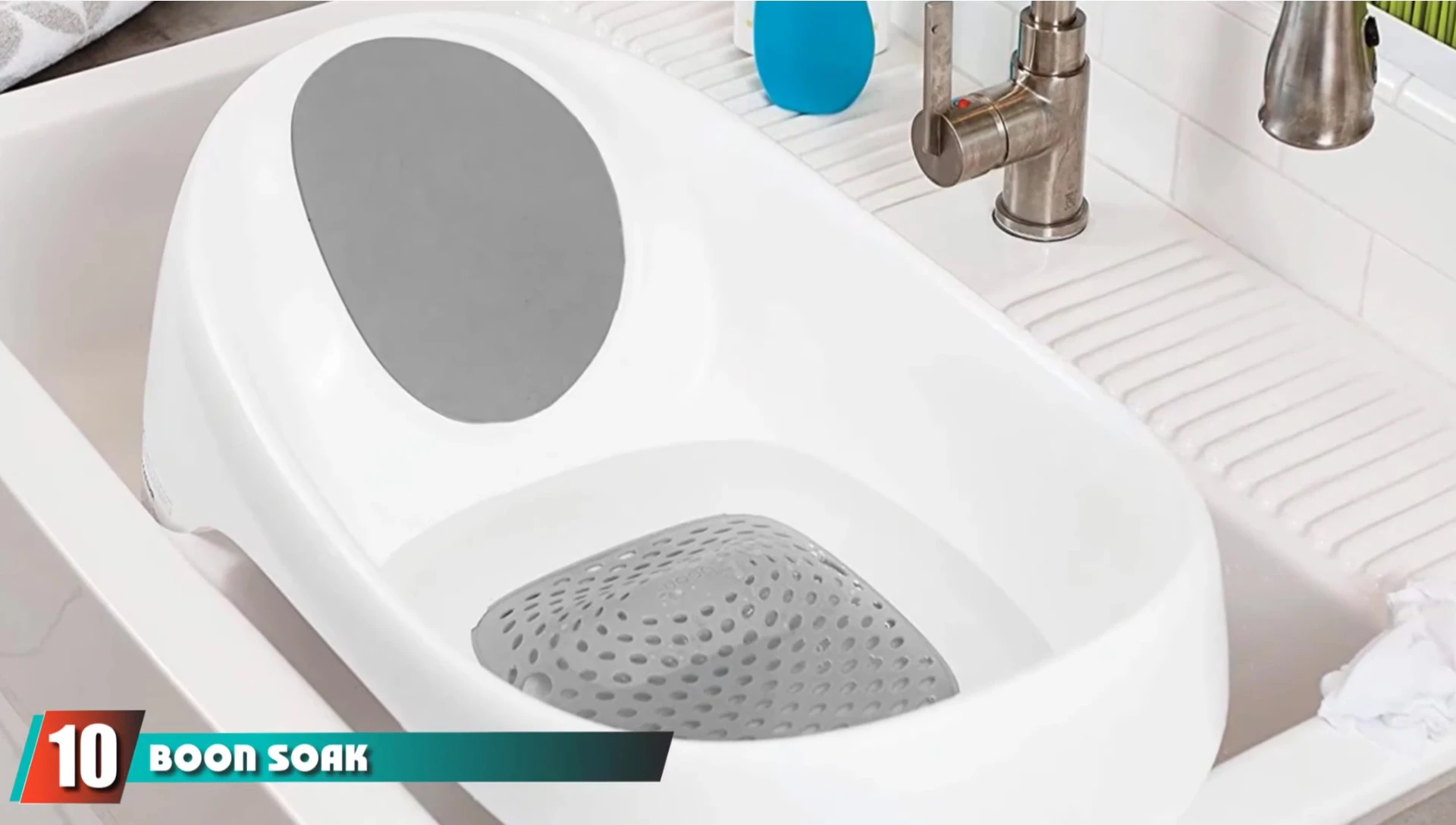The Boon Soak Three-Stage Bathtub with its adjustable bump.