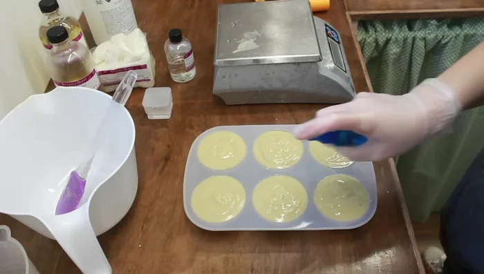 Spray with Alcohol: Spray the top of the soap with 90% rubbing alcohol to prevent soda ash formation.