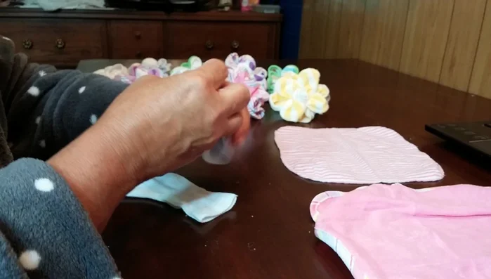 Secure the base with another rubber band.