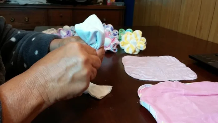 Secure the base with another rubber band.