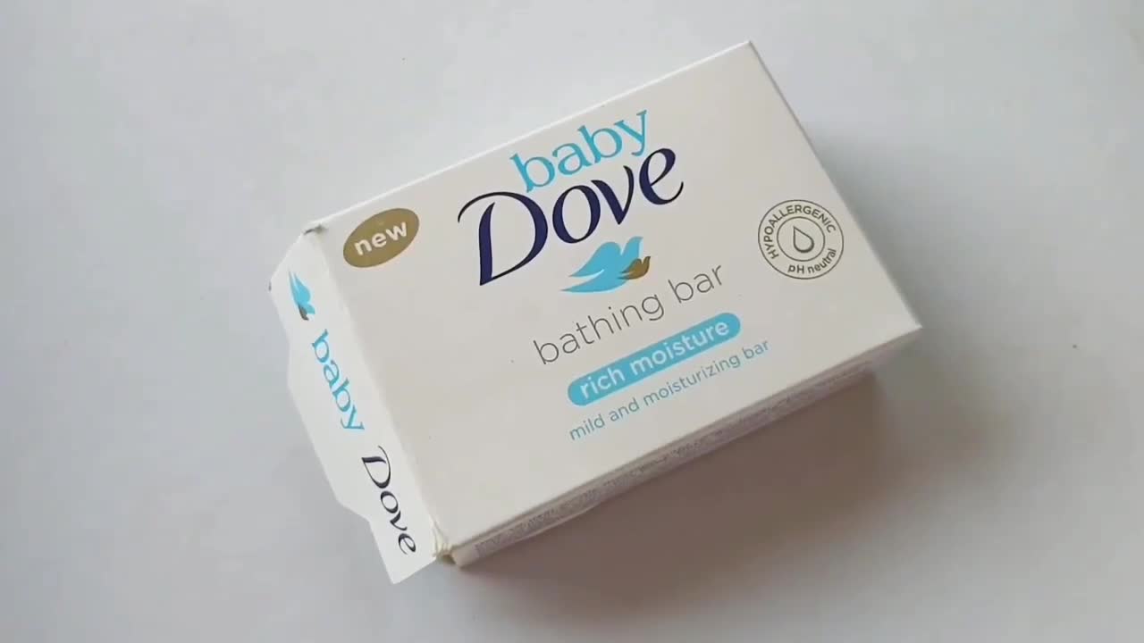 Image emphasizing the soap's "mild and moisturizing" properties.