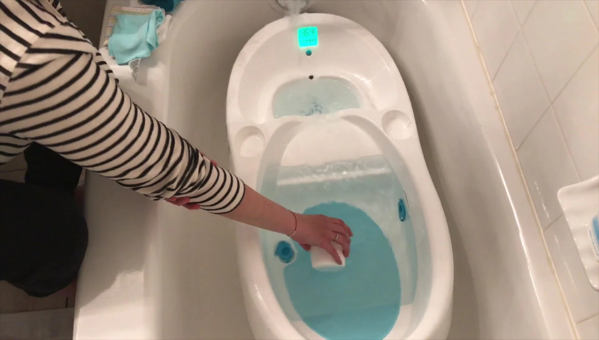 The included washing cup for baby