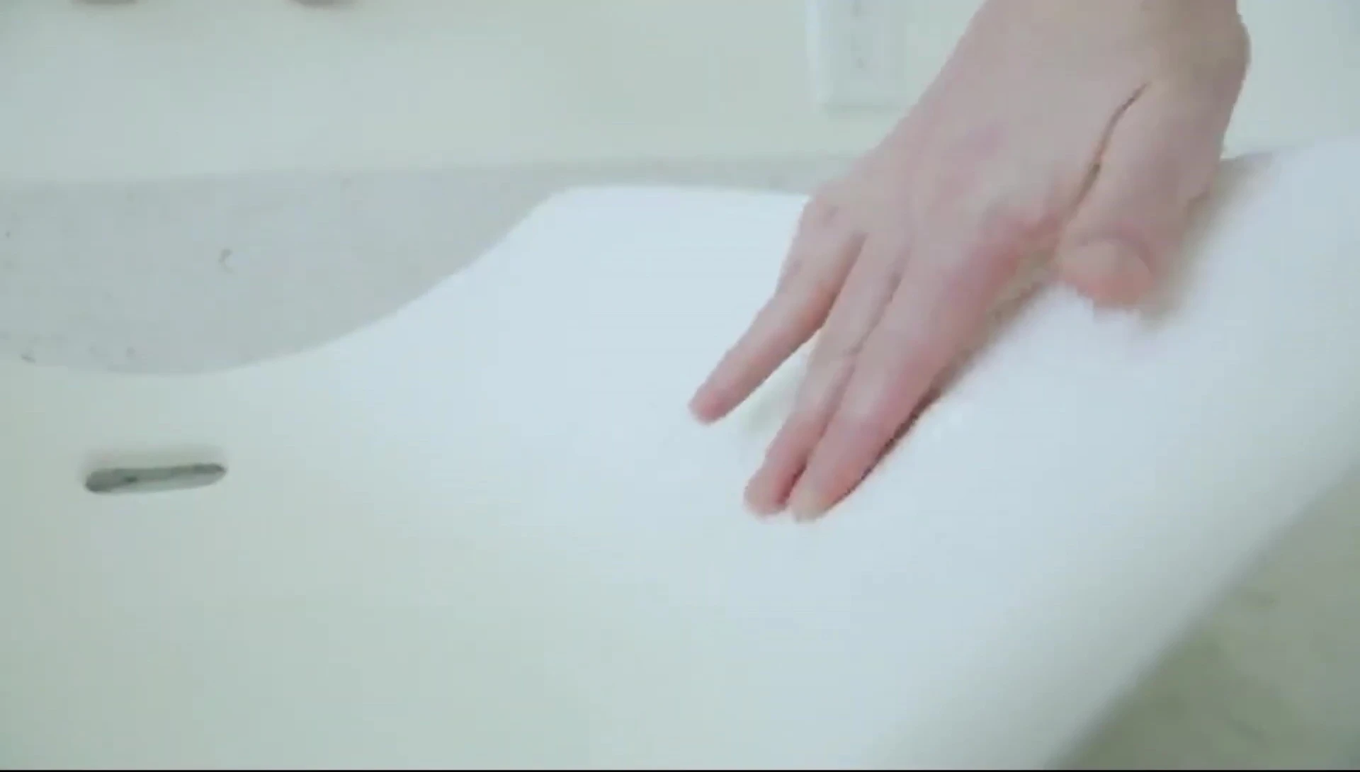 The tub shown folded flat for easy storage.