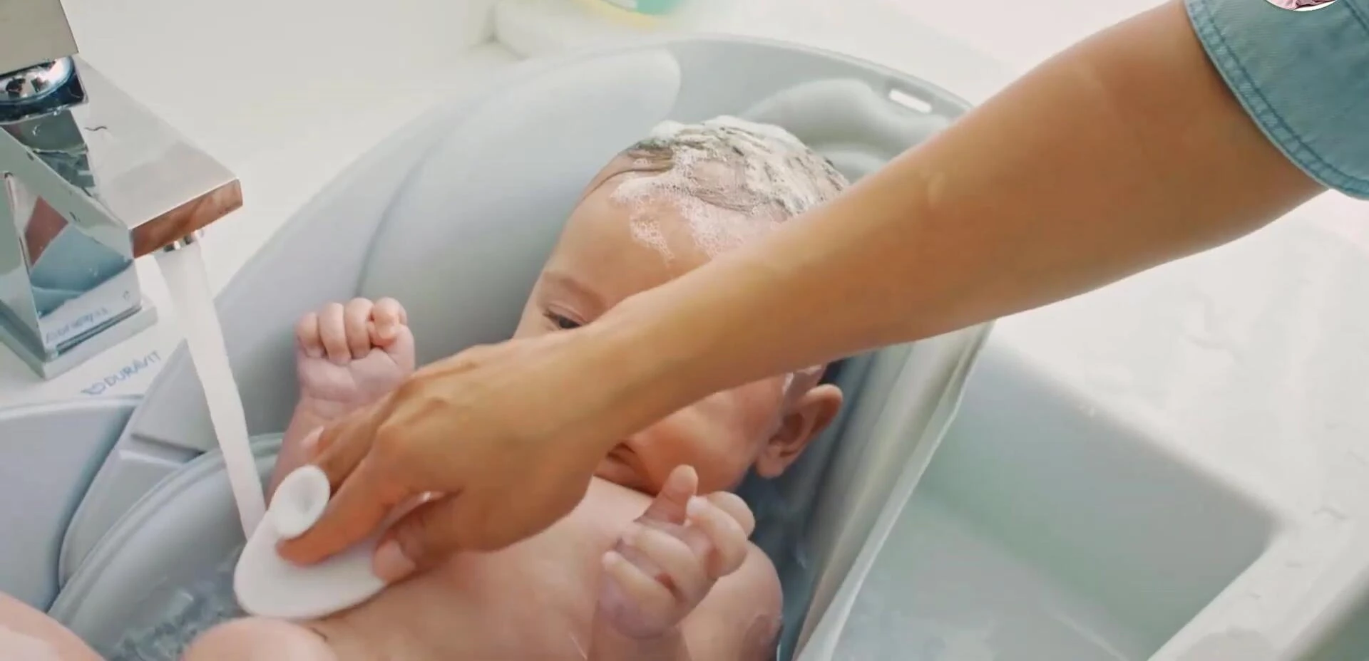 Close-up of the baby bath showing its flexible and cradling design.