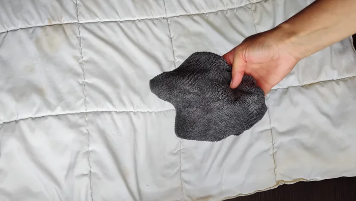 Rinse the cloth: Rinse the microfiber cloth under running water several times as it becomes soiled.