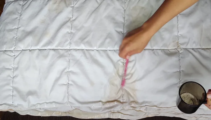Let it sit: Allow the solution to sit on the stains for 5 minutes.