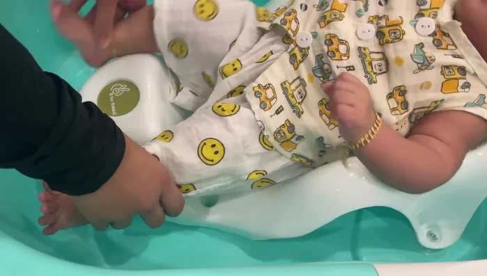 Stating dimensions of the bathtub: 88cm length, 50cm width, 21cm height.