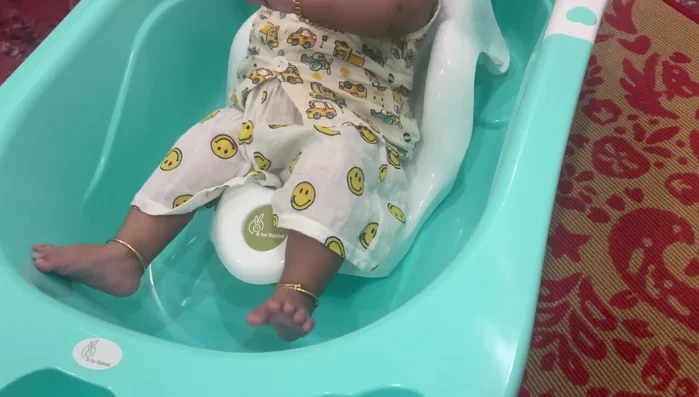 Stating dimensions of the bathtub: 88cm length, 50cm width, 21cm height.