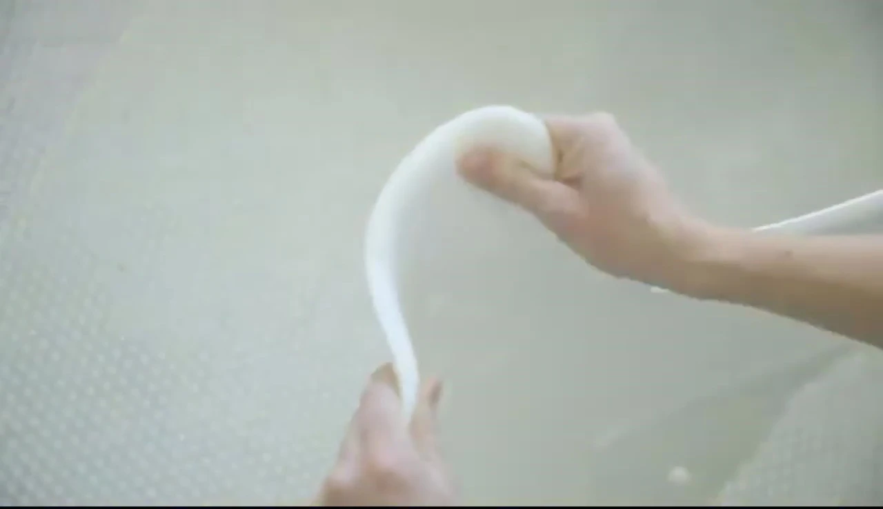 Showing the tub's flexibility and foldability