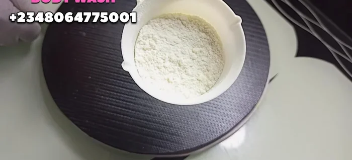 In 500g of water, dissolve 70g of Hecatrol (a thickening agent). Stir until completely dissolved.