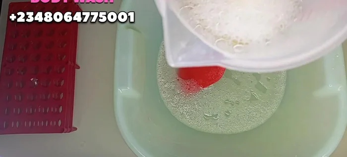 Add 100g of dissolved SCI powder (ensure it's completely dissolved to avoid lumps). Stir thoroughly.