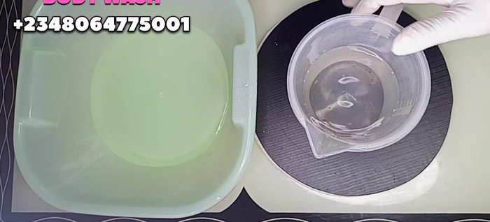 In 300g of water, dissolve 100g of SCI (Sodium Cocoyl Isethionate). Stir until smooth.