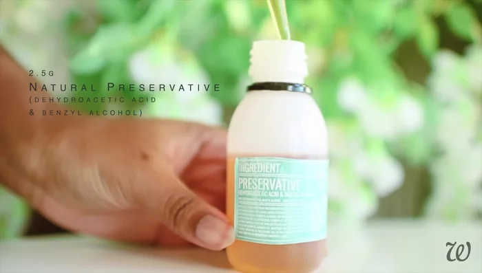 Add preservative (Preservative Eco or alternative) and antioxidant (vitamin E) to the rinse-out conditioner. Whisk thoroughly.