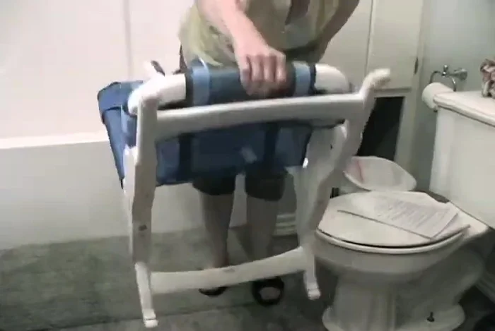 Adjusting the Blue Wave's Head Blocks: Adjust the head blocks to different positions based on the child's needs.