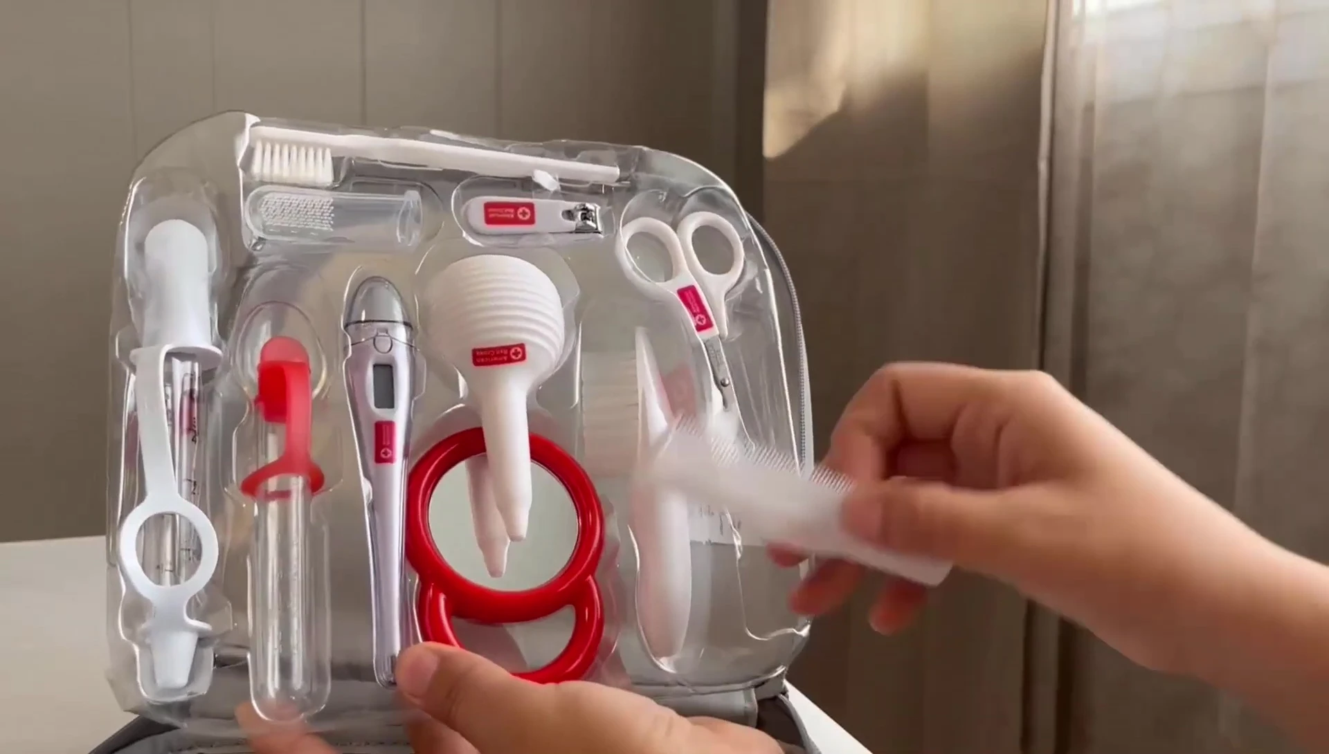 American Red Cross Deluxe Grooming Kit overview