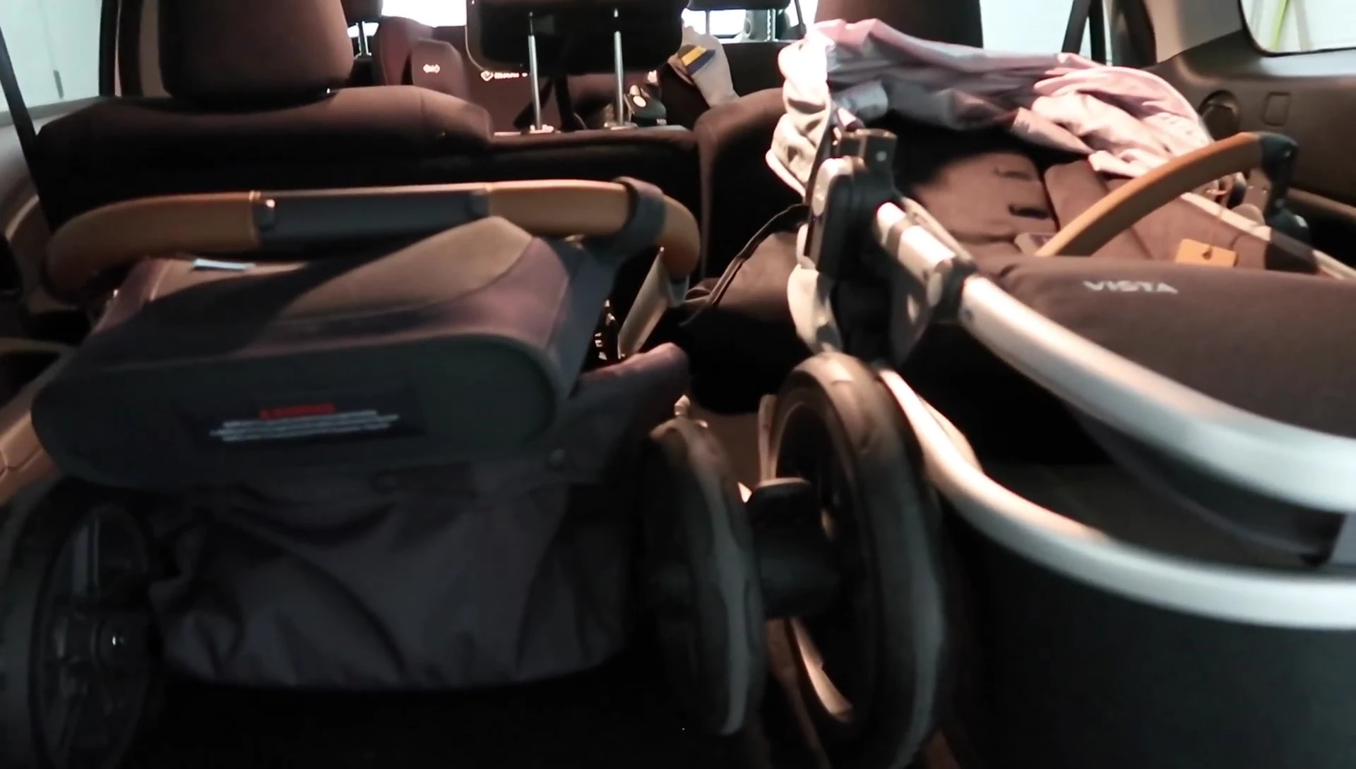 UPPAbaby Vista stroller (image from the internet).