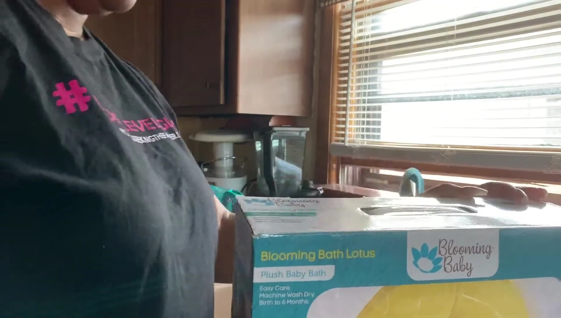 Unboxing the Blooming Baby Bathtub