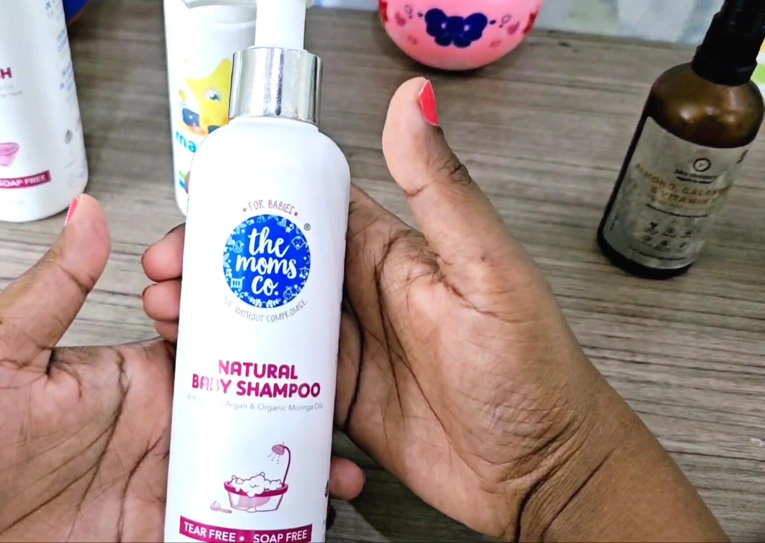 Product shot of D Men's Natural Baby Shampoo bottle