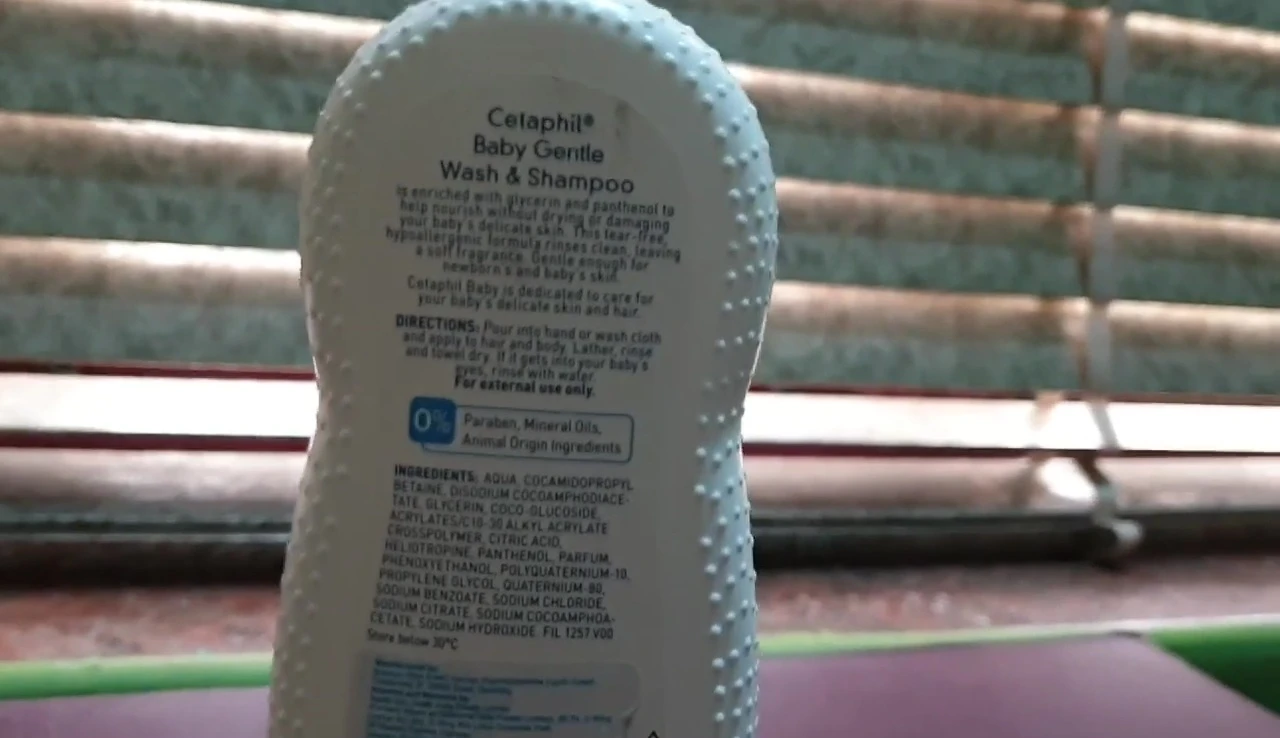 Image showcasing the product's key features: soap-free, tear-free, hypoallergenic, and pH balanced.
