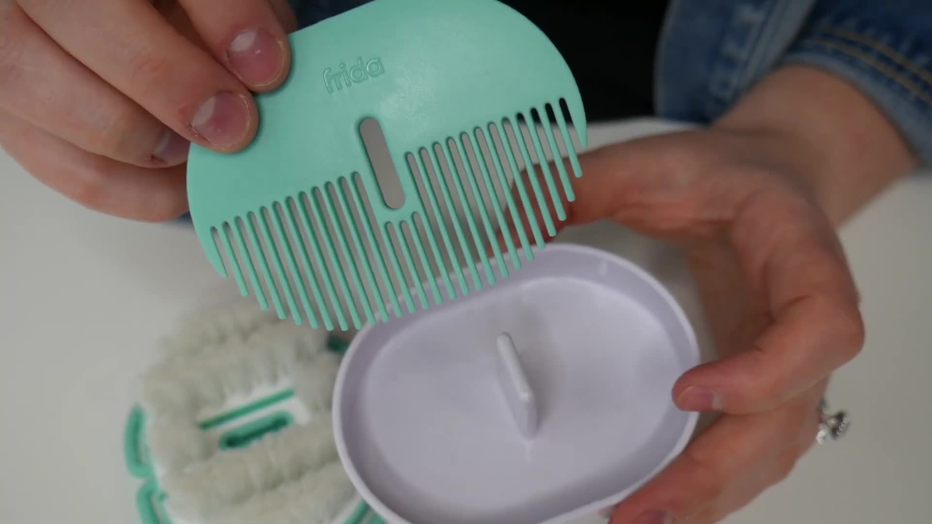 The styling comb included in the set.