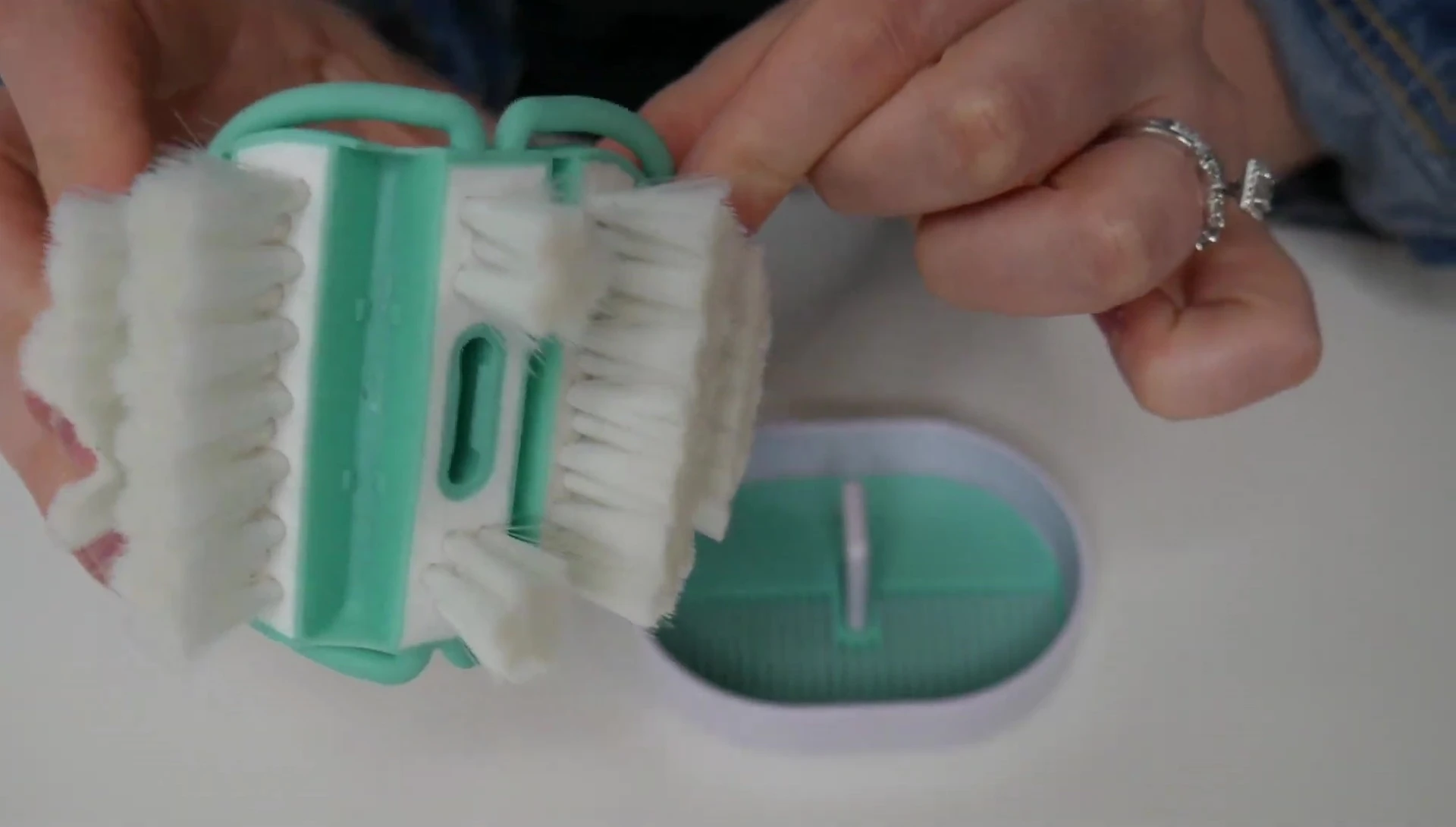 Demonstration of the flexible brush handle.