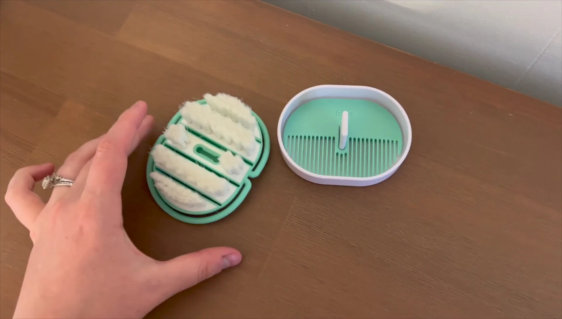 Overall shot of the hairbrush and comb set.