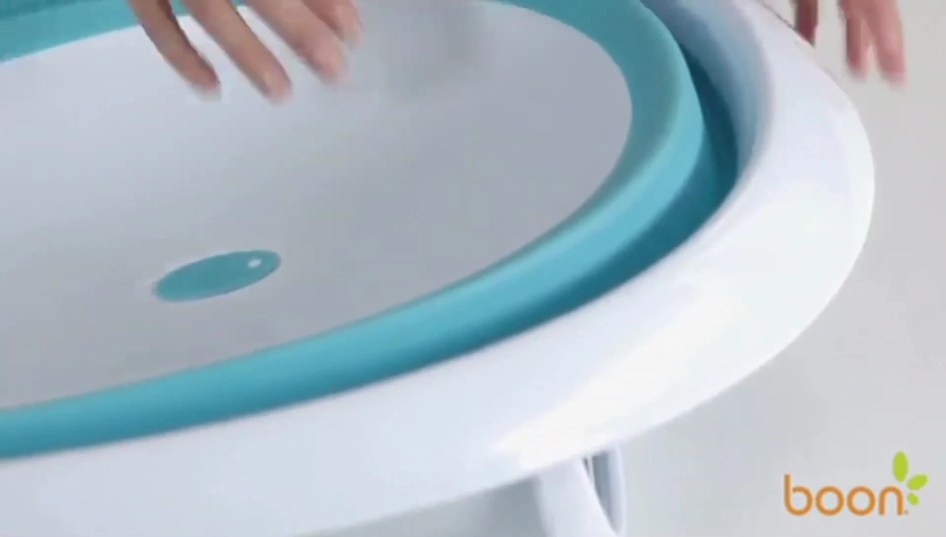 Collapsing the tub for storage