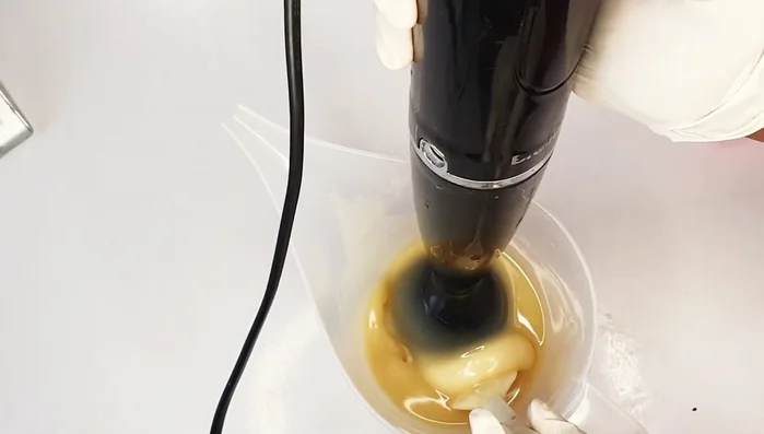 Reach Trace: Use a stick blender to mix the combined solution until it reaches a thick, pudding-like consistency (trace).