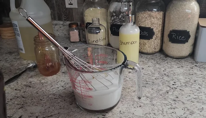 Add 10 drops of your chosen essential oil to the conditioner.