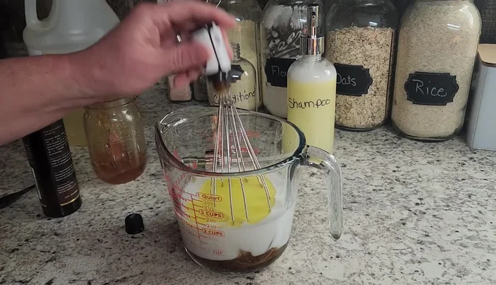 Add 10 drops of your chosen essential oil to the conditioner.